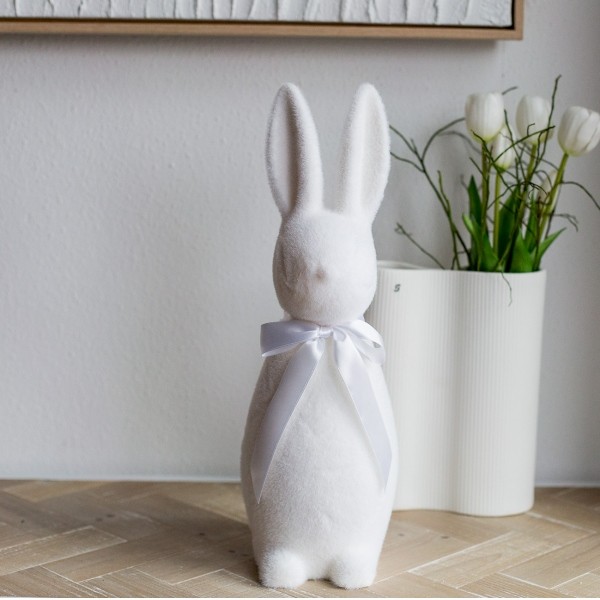 Hase weiß beflockt Samt 41 cm